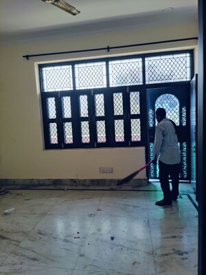 Parking in 2 BHK Builder Floor at Sector 52 – for Rent