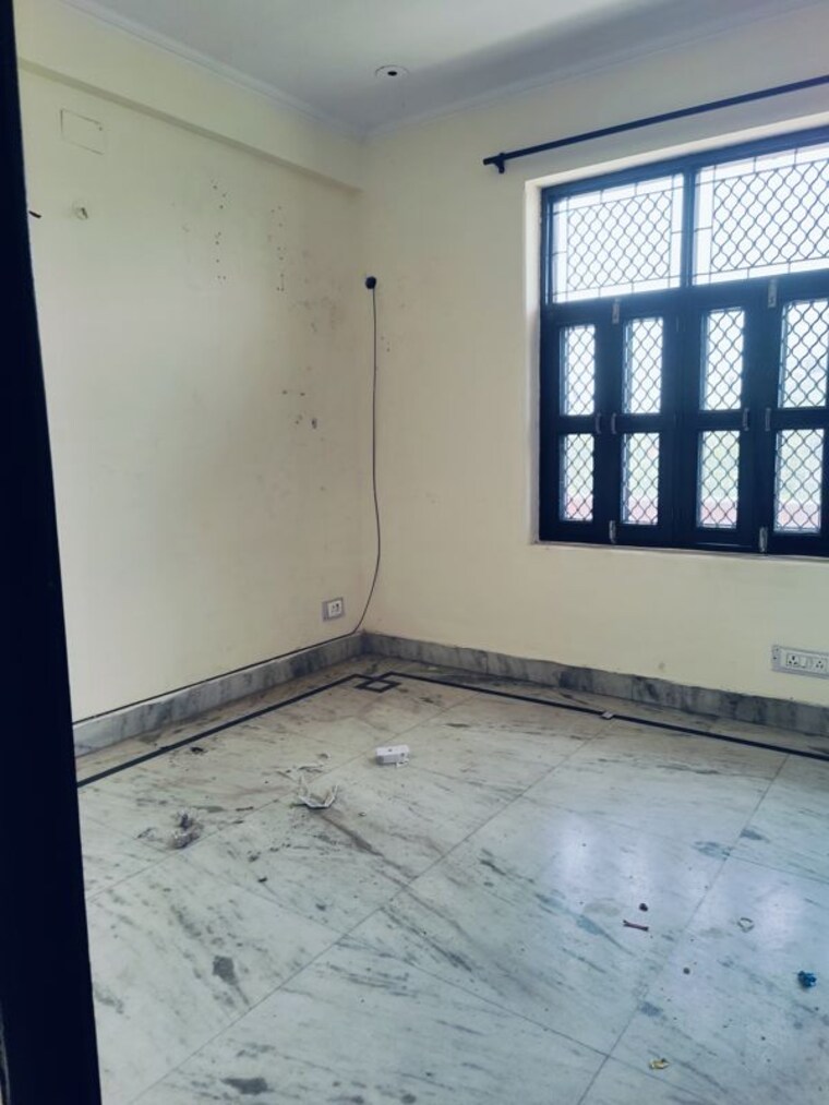Room, sector 52 2 Bedroom 1350 Sq.Ft. Builder Floor In Sector 52 Noida 10417059