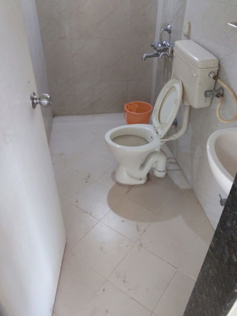 Bathroom, aditya-garden-city 2 Bedroom 1056 Sq.Ft. Apartment In Warje Pune 10417075
