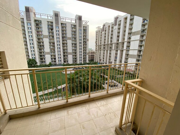 Balcony, emaar-gurgaon-greens 3 Bedroom 1650 Sq.Ft. Apartment In Sector 102 Gurgaon 10417137
