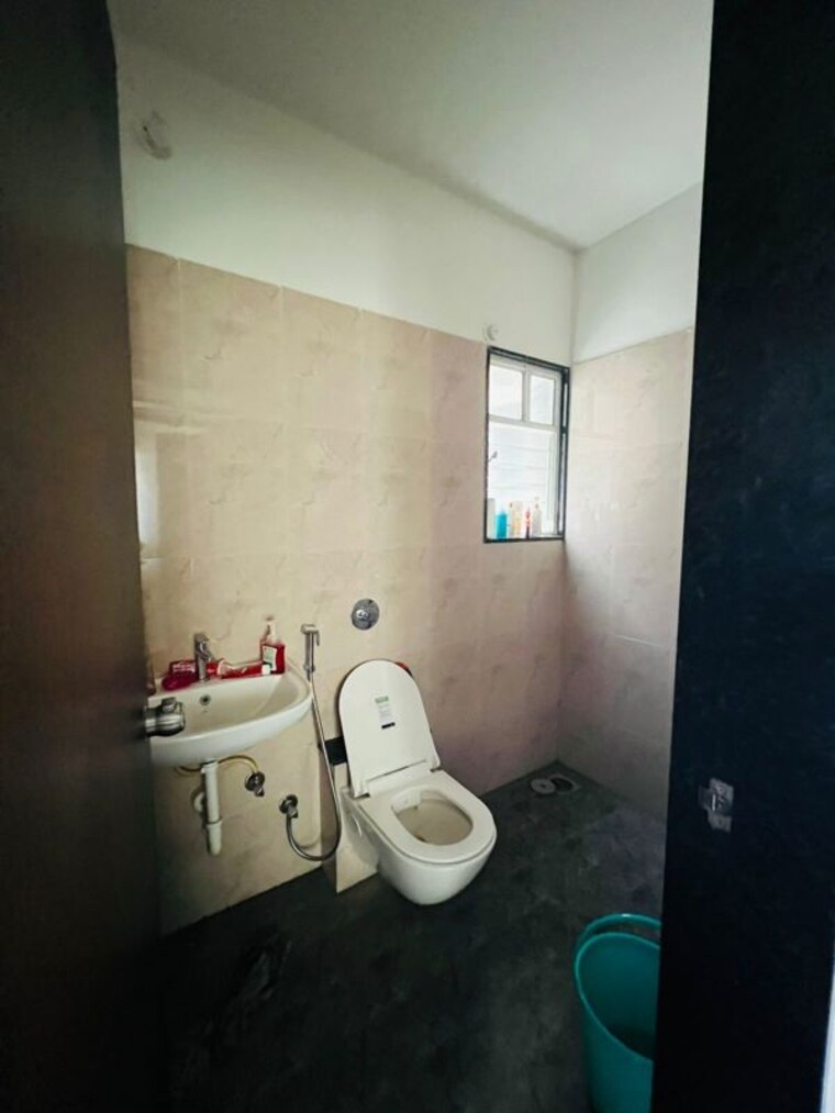 Bathroom, mantra-29-gold-coast 2 Bedroom 850 Sq.Ft. Apartment In Tingre Nagar Pune 10417145
