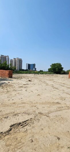 Plot For Sale in Sector 82