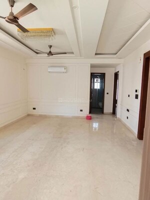 Room in 3 BHK Builder Floor at Raj One Good Earth, Sector 71 – for Sale