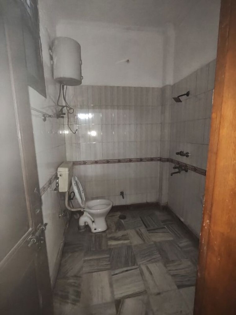 Bathroom, rwa-apartments-sector-71 3 Bedroom 1600 Sq.Ft. Independent House In Sector 71 Noida 10417148