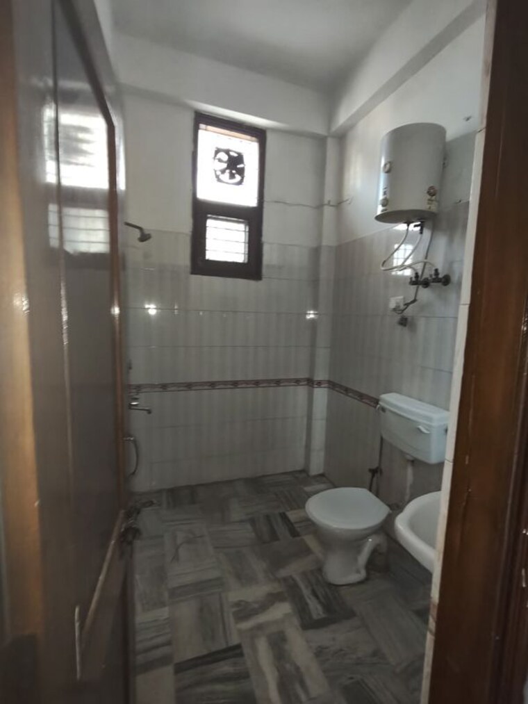 Bathroom, rwa-apartments-sector-71 3 Bedroom 1600 Sq.Ft. Independent House In Sector 71 Noida 10417148
