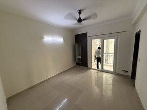Room in 2 BHK Apartment at Paramount Floraville, Sector 137 – for Rent