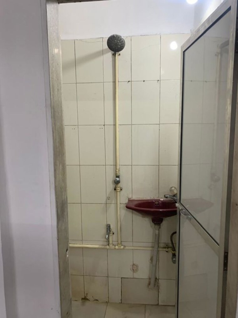 Bathroom, avillion-greenfields-co-op-housing-society 2 Bedroom 7500 Sq.Ft. Apartment In Jogeshwari East Mumbai 10417154
