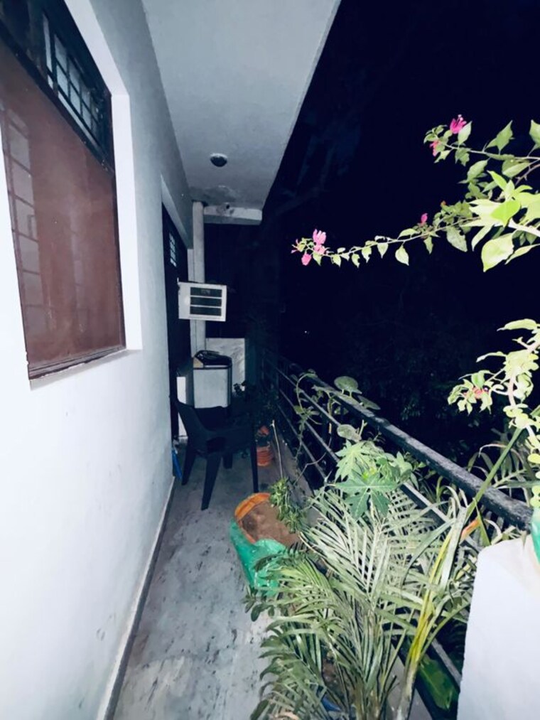  Parking, khirki extension 1 Bedroom 50 Sq.Yd. Builder Floor In Khirki Extension Delhi 10417171