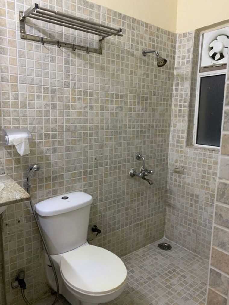 Bathroom, paras-tierea-studio-apartments 3.5 Bedroom 1265 Sq.Ft. Apartment In Sector 137 Noida 10417202
