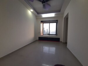 Room in 1 BHK Apartment at Malad East – for Rent