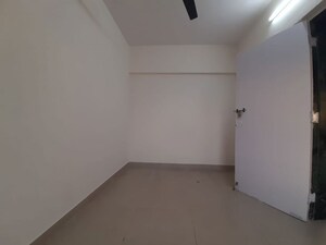 Room in 1 BHK Apartment at Malad East – for Rent