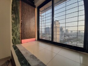 Room in 1 BHK Apartment at Malad East – for Rent