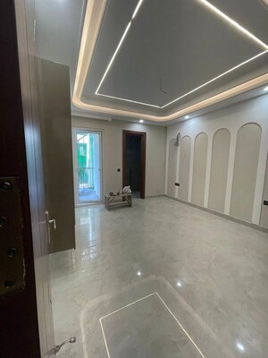Building Lobby in 4 BHK Apartment at DLF The Summit, Dlf Phase V – for Sale