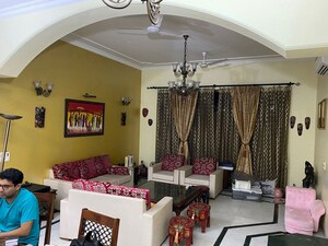 Team Area in 4 BHK Independent House at South City 1 – for Rent