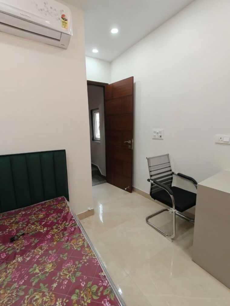 Bedroom, west patel nagar 1 RK 30 Sq.Yd. Builder Floor In West Patel Nagar Delhi 10417299