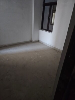 Room in 3 BHK Apartment at Amolik Sankalp, Sector 85 – for Rent