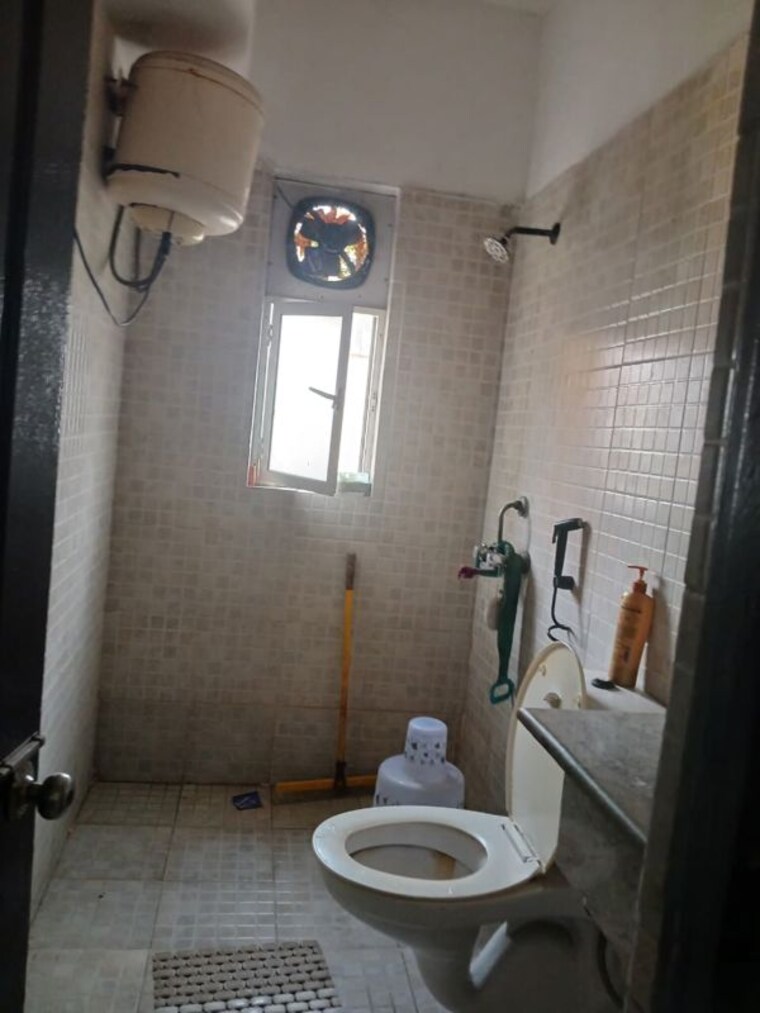 Bathroom, paras-tierea-studio-apartments 2.5 Bedroom 1070 Sq.Ft. Apartment In Sector 137 Noida 10417308