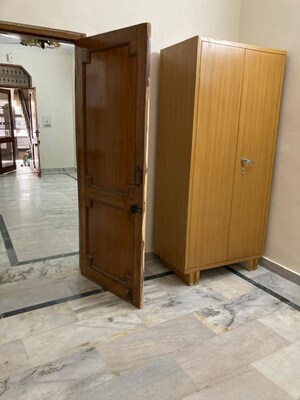 Room in 2 BHK Builder Floor at Janakpuri – for Rent