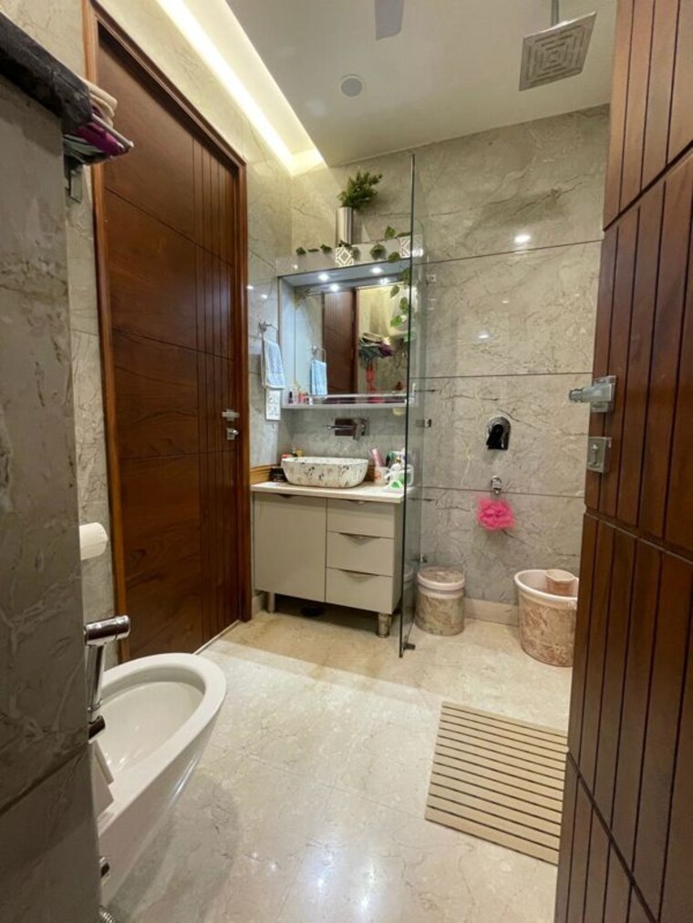 Bathroom, derawal nagar 4 Bedroom 130 Sq.Yd. Builder Floor In Derawal Nagar Delhi 10417352