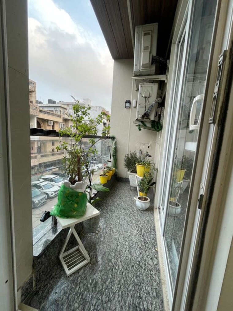 Balcony, derawal nagar 4 Bedroom 130 Sq.Yd. Builder Floor In Derawal Nagar Delhi 10417352
