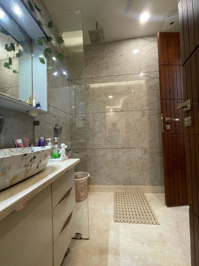 Bathroom, derawal nagar 4 Bedroom 130 Sq.Yd. Builder Floor In Derawal Nagar Delhi 10417352