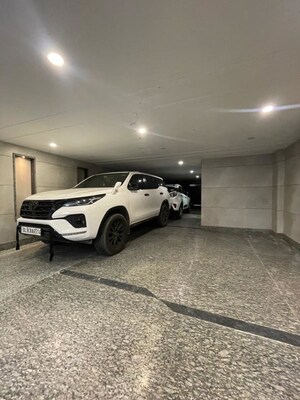 Parking in 4 BHK Builder Floor at Derawal Nagar – for Sale
