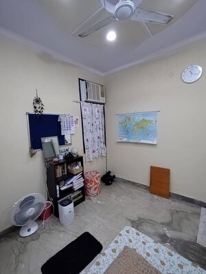 Living Room in 1 RK Builder Floor at West Patel Nagar – for Rent
