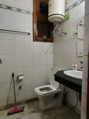 Bathroom in 4 BHK Builder Floor at Ardee City, Sector 52 – for Rent