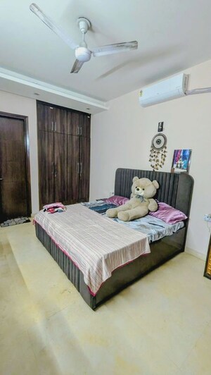 Bedroom in 4 BHK Builder Floor at Ardee City, Sector 52 – for Rent