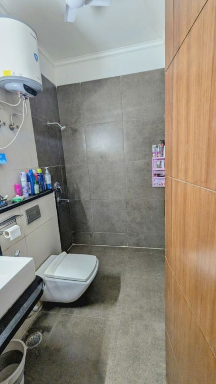Bathroom, ardee-city 4 Bedroom 300 Sq.Yd. Builder Floor In Sector 52 Gurgaon 10417405