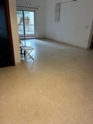 Room in 3 BHK Apartment at Halasuru – for Rent