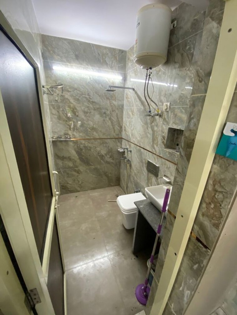 Bathroom, west patel nagar 1 Bedroom 50 Sq.Yd. Builder Floor In West Patel Nagar Delhi 10417439