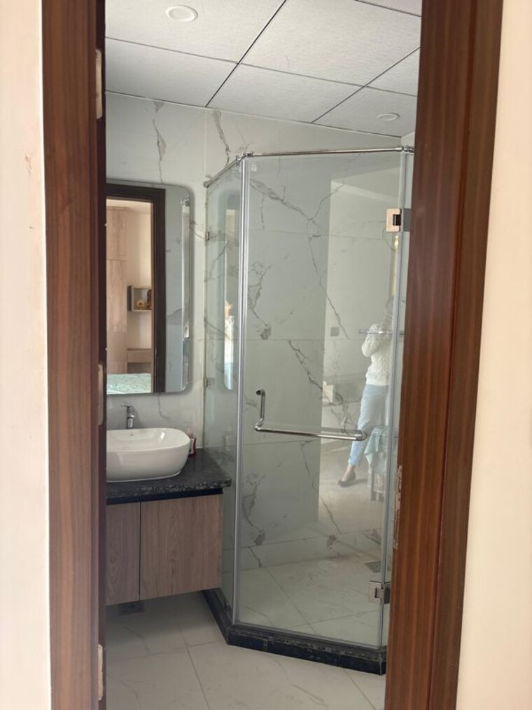 Bathroom, raj-one-good-earth 3 Bedroom 1704 Sq.Ft. Builder Floor In Sector 71 Gurgaon 10417487