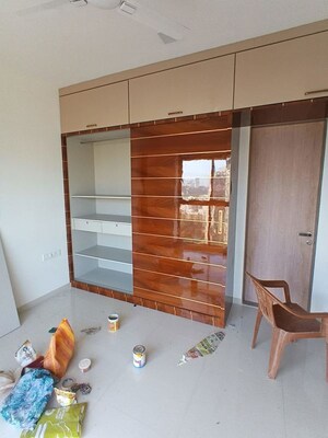 Furnished Amenities in 3.5 BHK Apartment at Lodha Woods, Kandivali East – for Rent