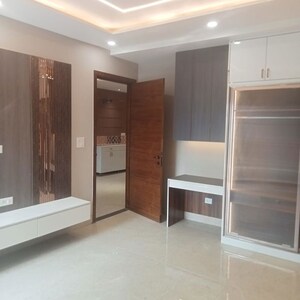Room in 3 BHK Builder Floor at BPTP Eden Estate, Sector 81 – for Sale