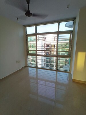 Room in 3.5 BHK Apartment at Lokhandwala Whispering Palms XXclusives, Kandivali East – for Rent