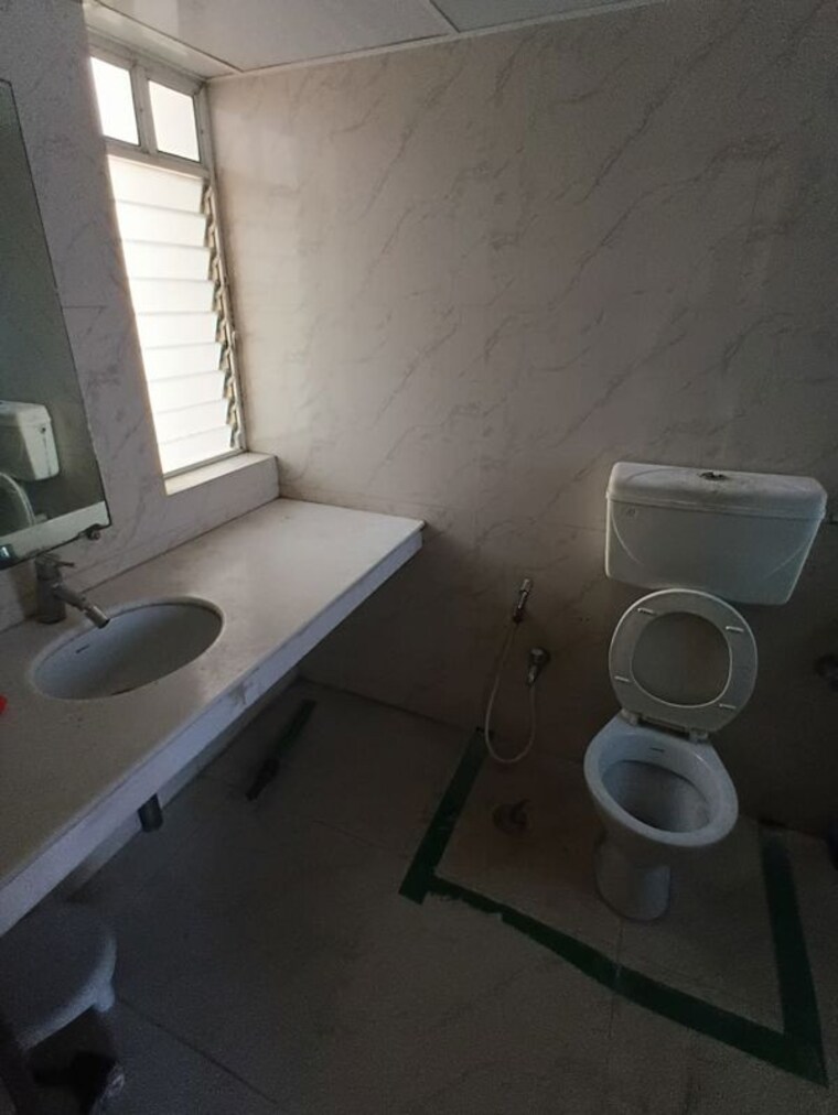 Bathroom, lokhandwala-whispering-palms-xxclusives 3.5 Bedroom 1400 Sq.Ft. Apartment In Kandivali East Mumbai 10417521