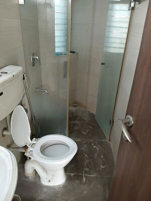 Bathroom in 3.5 BHK Apartment at Lokhandwala Whispering Palms XXclusives, Kandivali East – for Rent