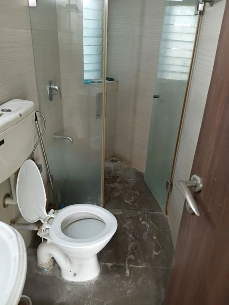 Bathroom, lokhandwala-whispering-palms-xxclusives 3.5 Bedroom 1400 Sq.Ft. Apartment In Kandivali East Mumbai 10417521