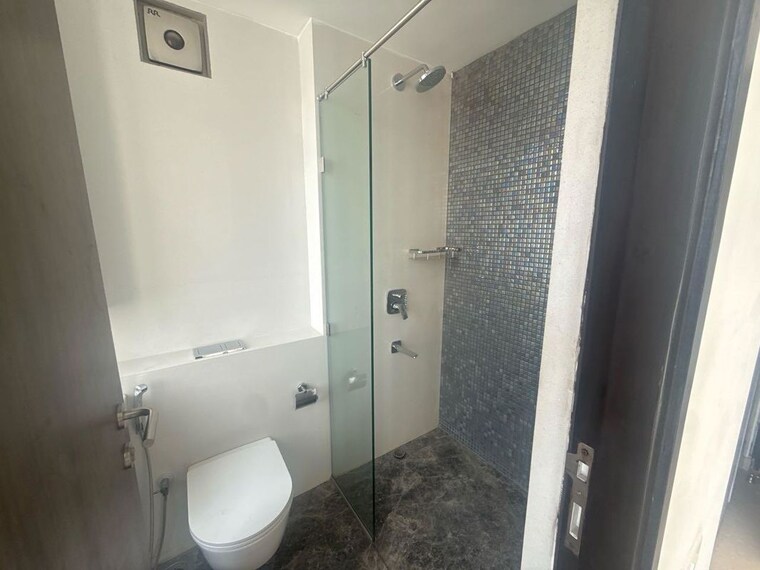 Bathroom, lodha-kiara 5 Bedroom 2330 Sq.Ft. Apartment In Worli Mumbai 10417536
