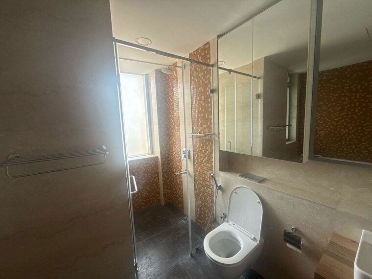 Bathroom, lodha-kiara 5 Bedroom 2330 Sq.Ft. Apartment In Worli Mumbai 10417536