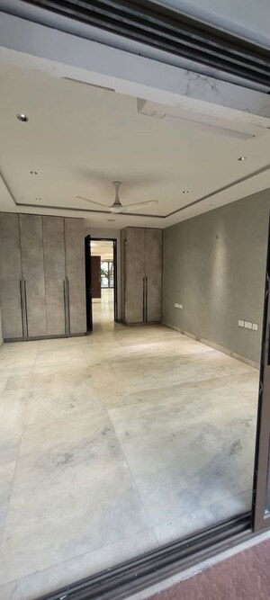 Room in 4 BHK Apartment at Alaknanda – for Sale