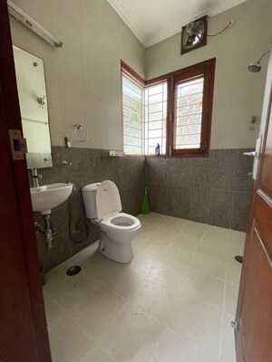 Kitchen in 3 BHK Builder Floor at Huda Staff Colony, Sector 46 – for Rent