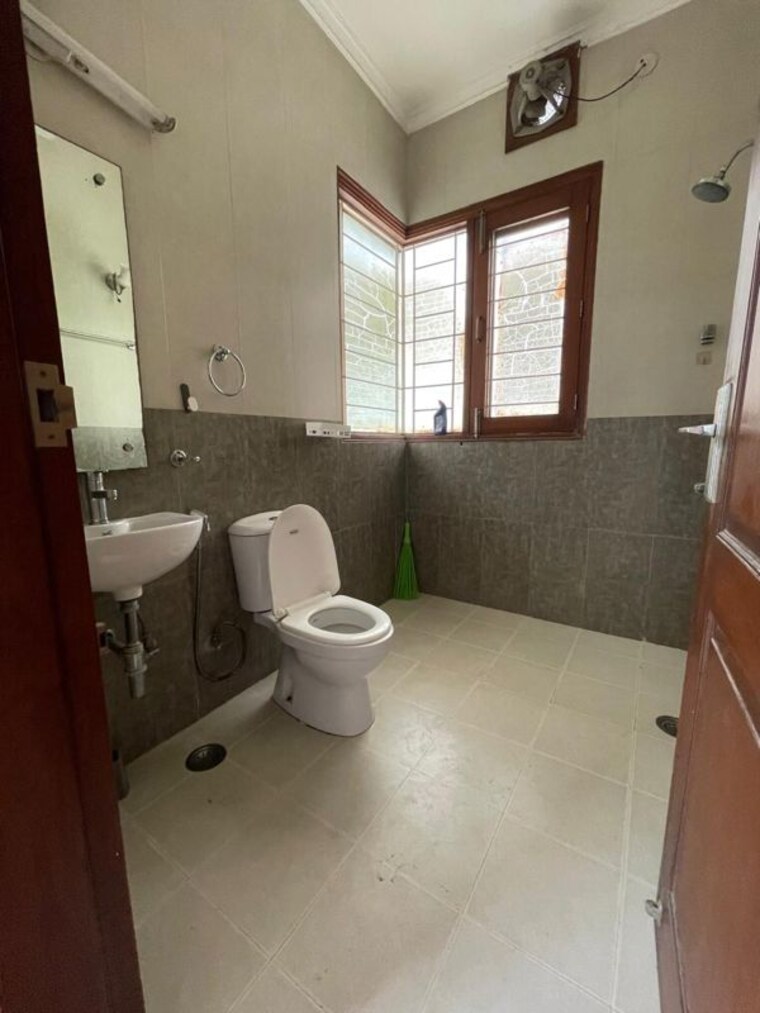 Kitchen, huda-staff-colony 3 Bedroom 2300 Sq.Ft. Builder Floor In Sector 46 Gurgaon 10417550