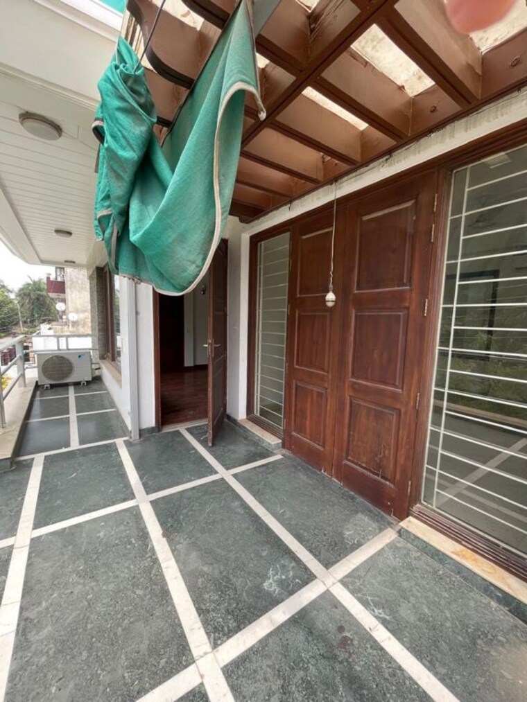  Parking, huda-staff-colony 3 Bedroom 2300 Sq.Ft. Builder Floor In Sector 46 Gurgaon 10417550