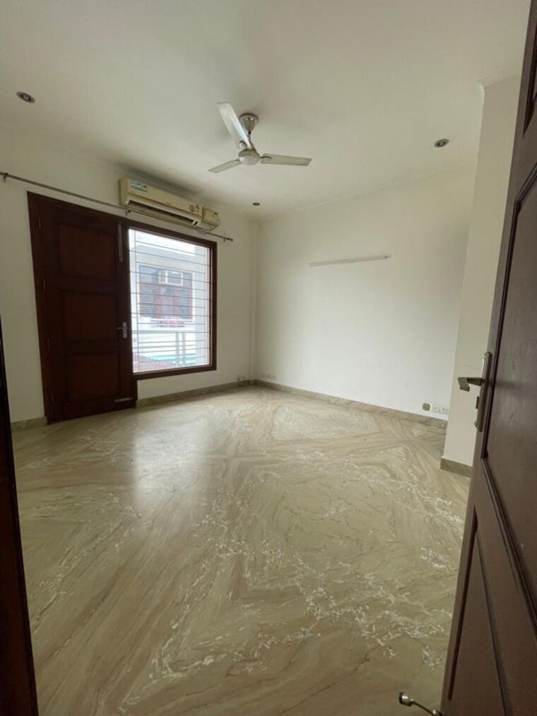 Room, huda-staff-colony 3 Bedroom 2300 Sq.Ft. Builder Floor In Sector 46 Gurgaon 10417550
