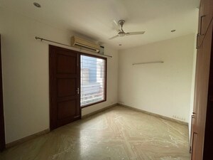 Room in 3 BHK Builder Floor at Huda Staff Colony, Sector 46 – for Rent