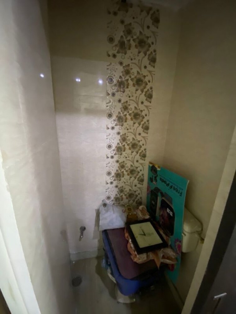Bathroom, west patel nagar 1 Bedroom 50 Sq.Yd. Builder Floor In West Patel Nagar Delhi 10417622