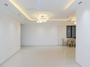 Room in 5 BHK Apartment at Kalpataru Mugnus, Bandra East – for Rent