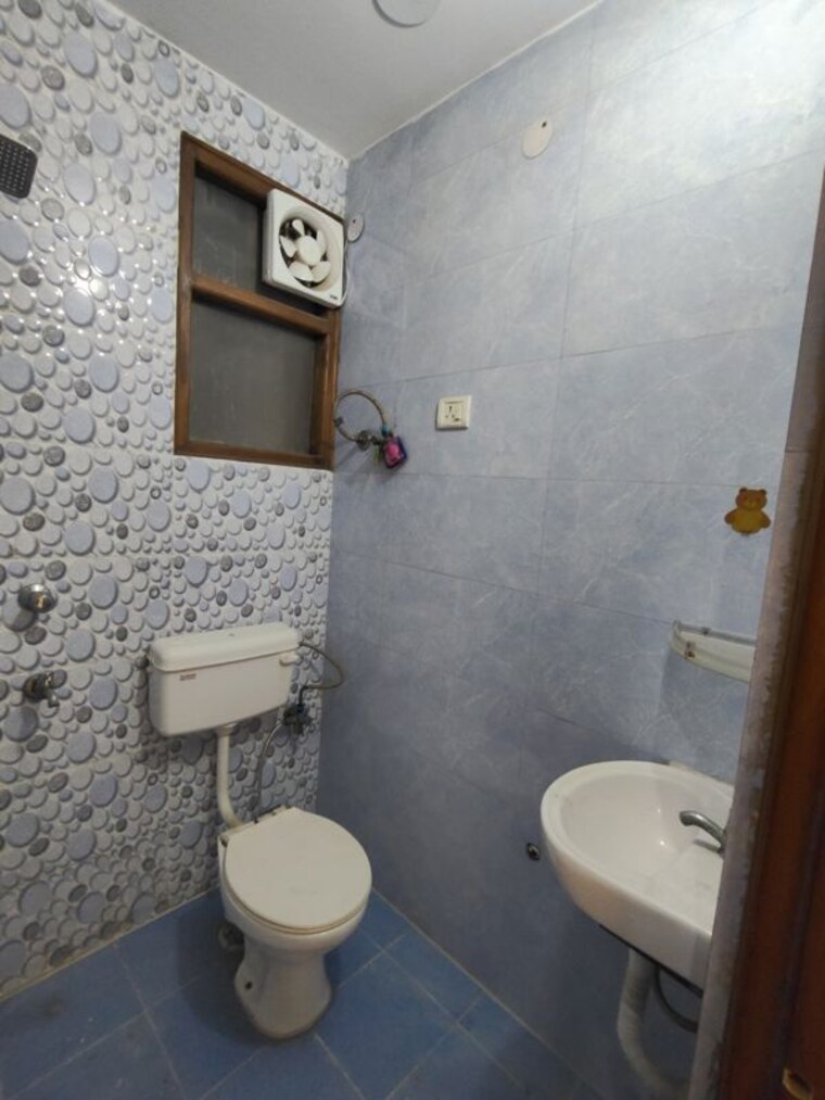 Bathroom, rwa-apartments-sector-70 2 Bedroom 1150 Sq.Ft. Independent House In Sector 70 Noida 10417597